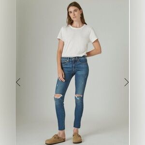 Lucky Brand sz 6/28 mid rise ankle Ava Skinny in distressed style